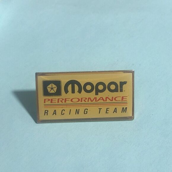 VINTAGE MOPAR PERFORMANCE RACE TEAM  PIN  SOUVENIR - Pre Owned - Picture 1 of 3